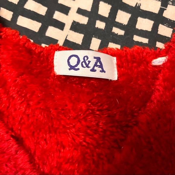 Vibrant Red Q&A long sleeve sweater. Sz small super soft, or be medium petite - Picture 4 of 4